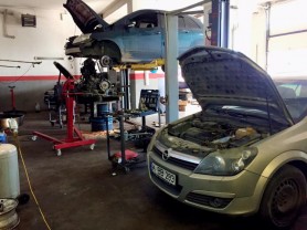 Vești TRISTE pentru șoferi. Service-urile auto au ridicat prețurile la servicii